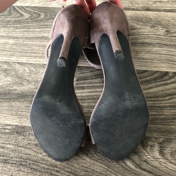 SOLD * FOREVER 21 Heels - Picture 5 of 5